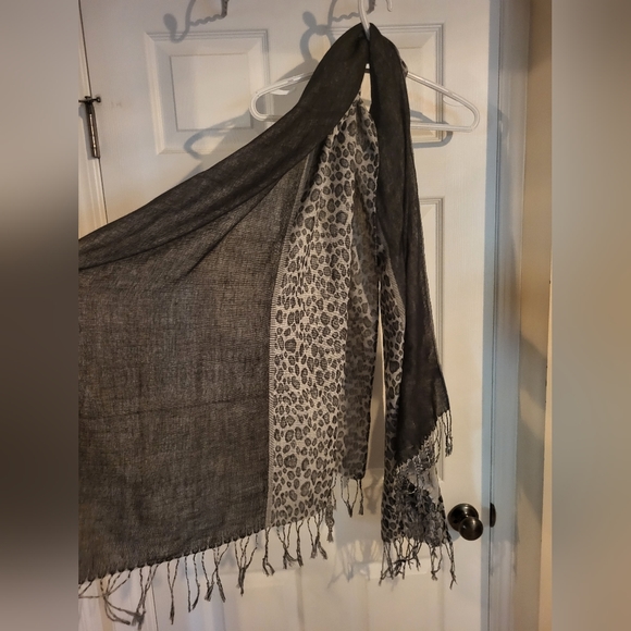 Scarf/shawl - Picture 1 of 3